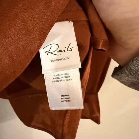Rails Wynna Rust Women’s Blouse Top Silk Satin - Picture 2 of 6